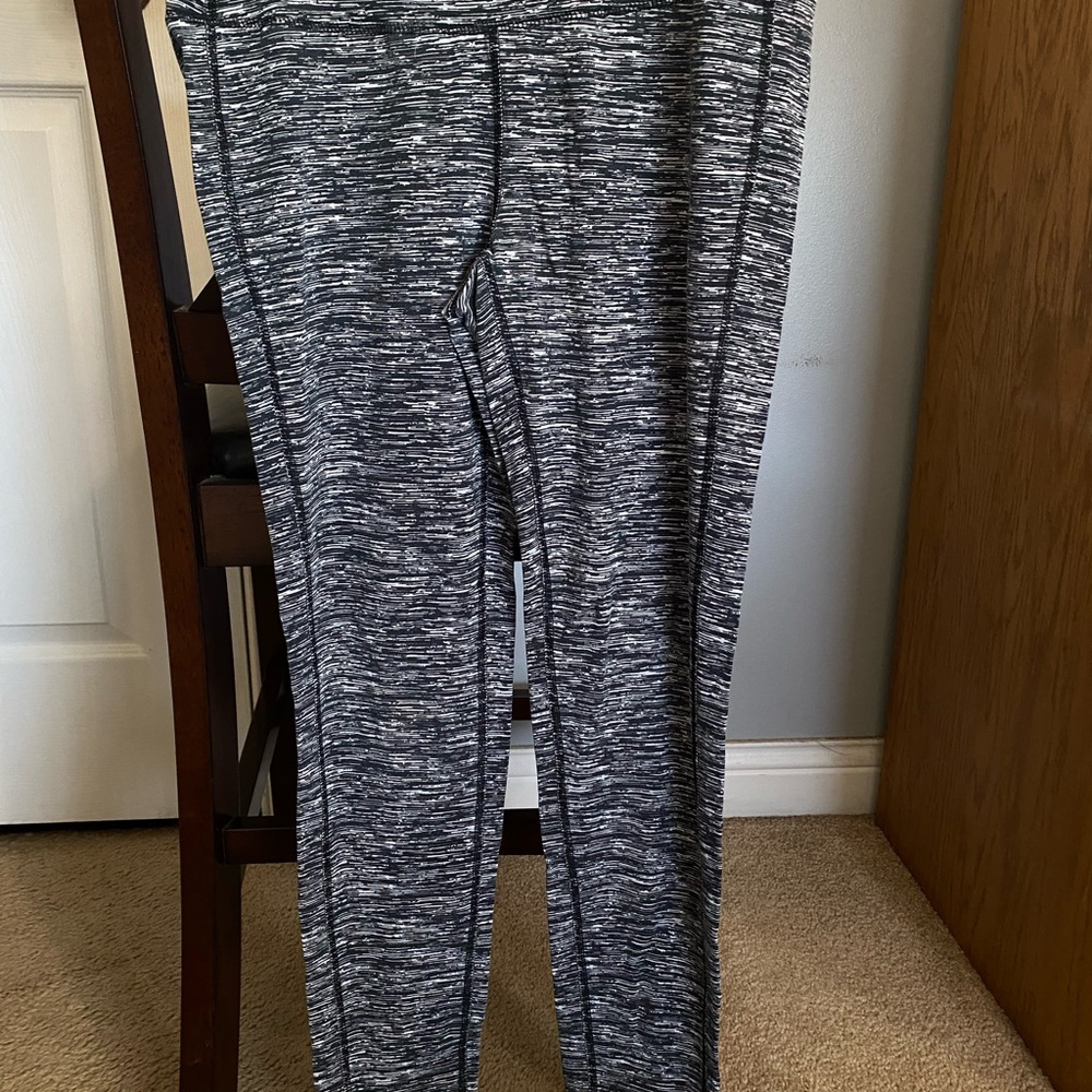 Stylish Gray Patterned Leggings